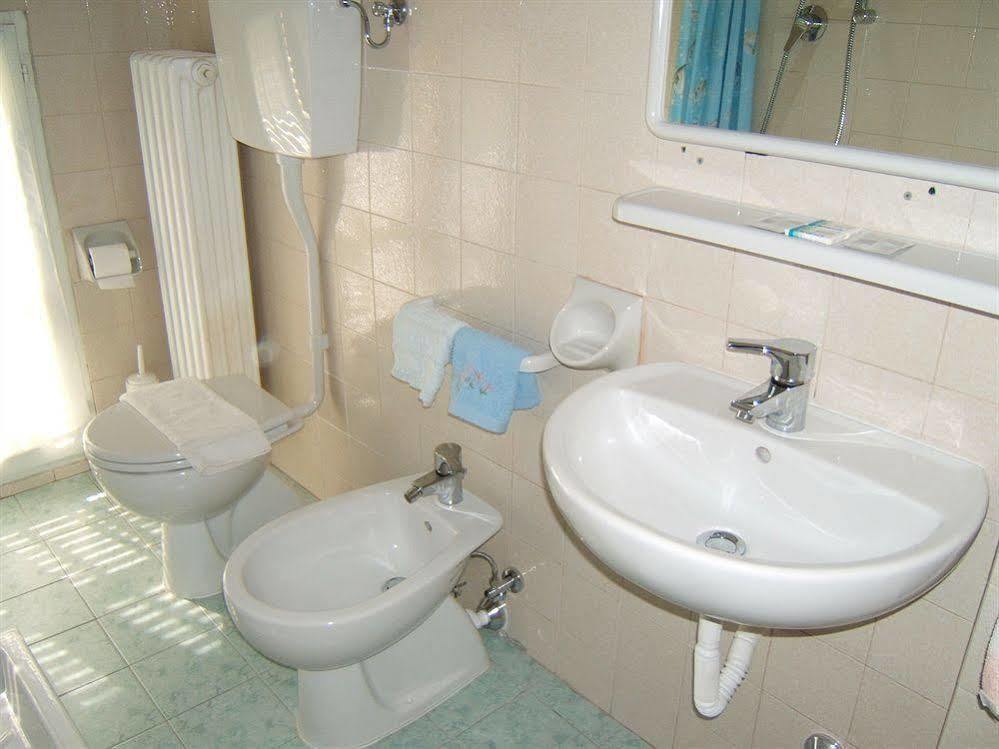 Hotel Ariosto Reggio nell'Emilia Esterno foto