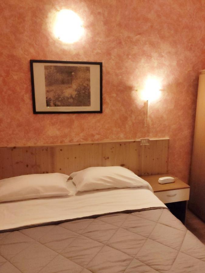 Hotel Ariosto Reggio nell'Emilia Esterno foto