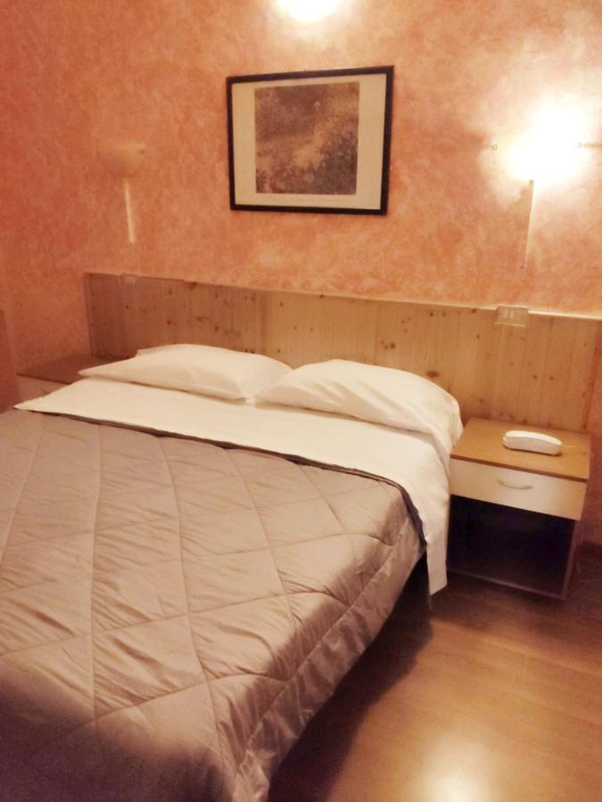 Hotel Ariosto Reggio nell'Emilia Esterno foto